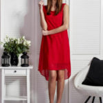 Červené dámské šaty s plisováním