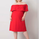 Červené šaty plus velikosti se španělským výstřihem