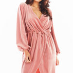 Večerní šaty model 150747 awama  Sukienka Model A406 Welur Pink – awama